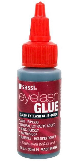 Sassi eyelash glue in dark